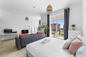 WelHome - Stylish Studio with Park Views in Regent House 2